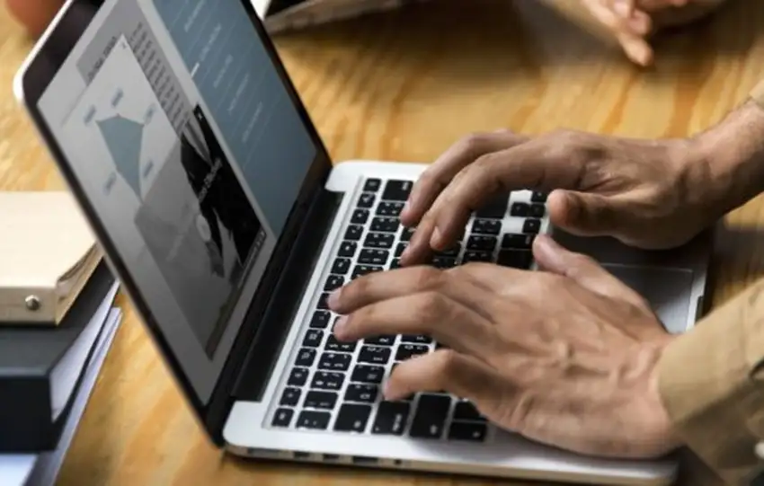 Registracija domena u Srbiji i izbor između RS i COM domena