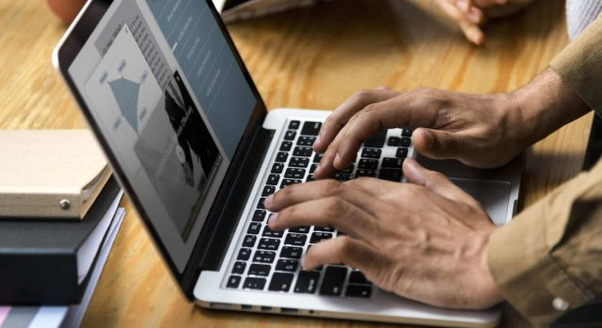 Registracija domena u Srbiji i izbor između RS i COM domena